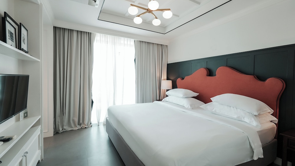 One Bedroom Suite (Free Airport Drop Off)