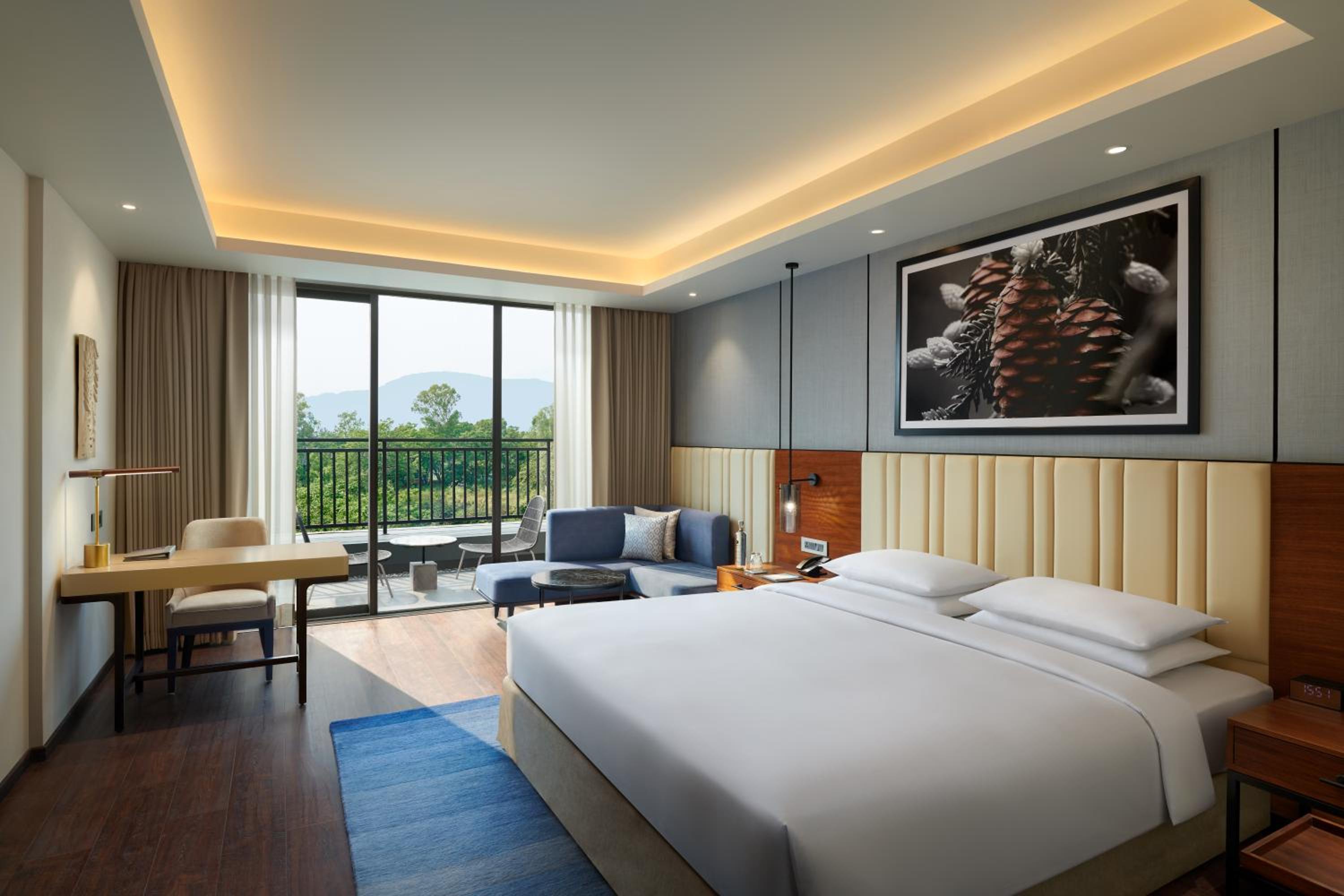 Club King Room With Balcony
