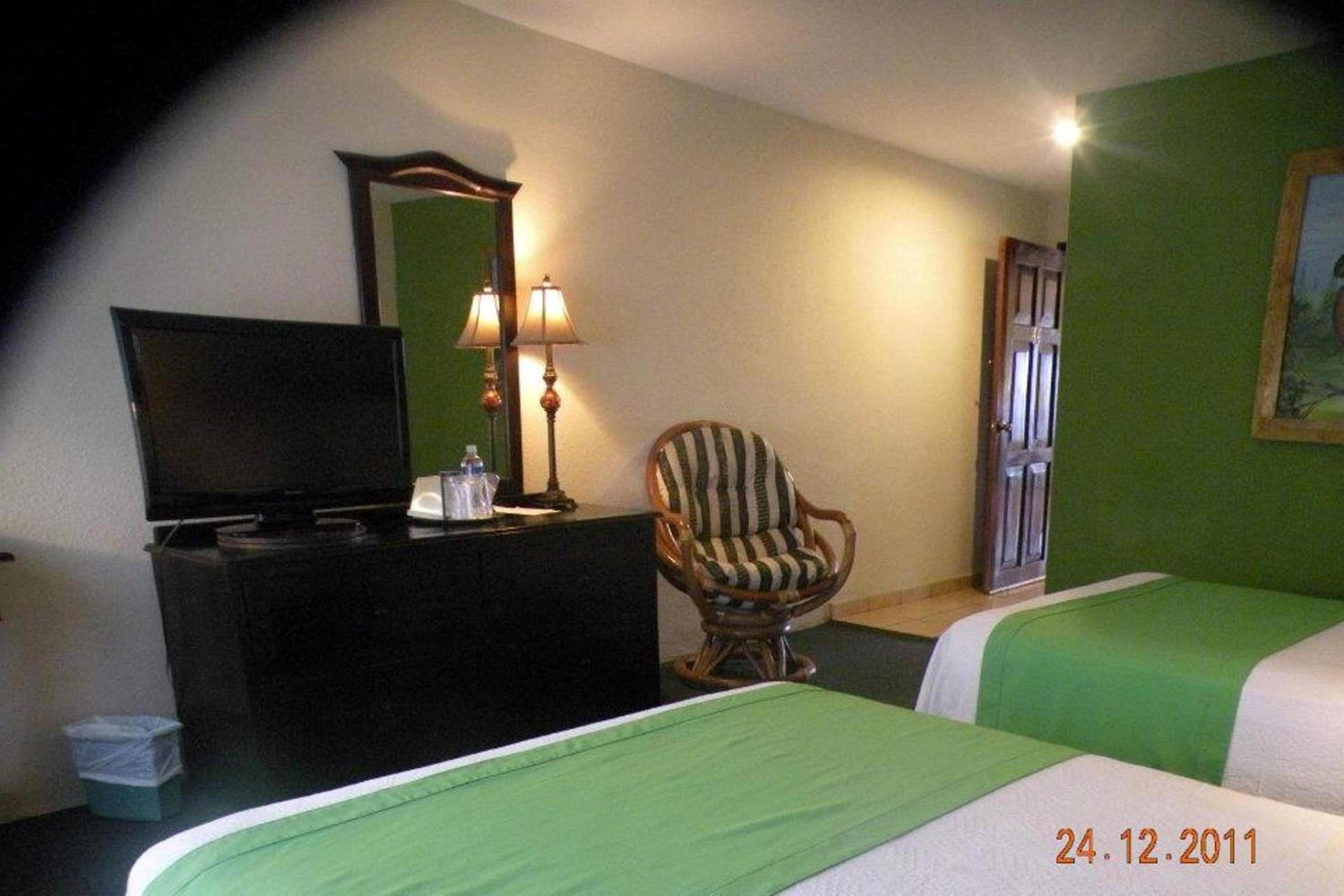 Standard Twin Room photo 2