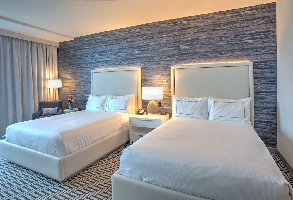Room, 2 Queen Beds, Accessible, Bathtub (Mobility, Oceanfront View) - Photo 1