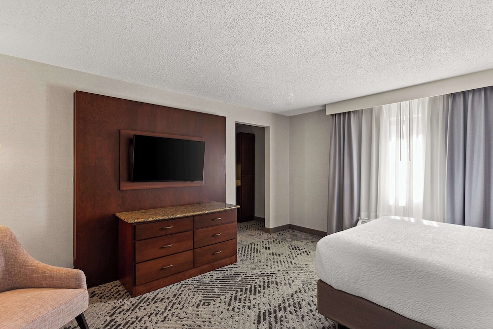 Room, 1 Queen Bed, Non Smoking, Pool View - Photo 1