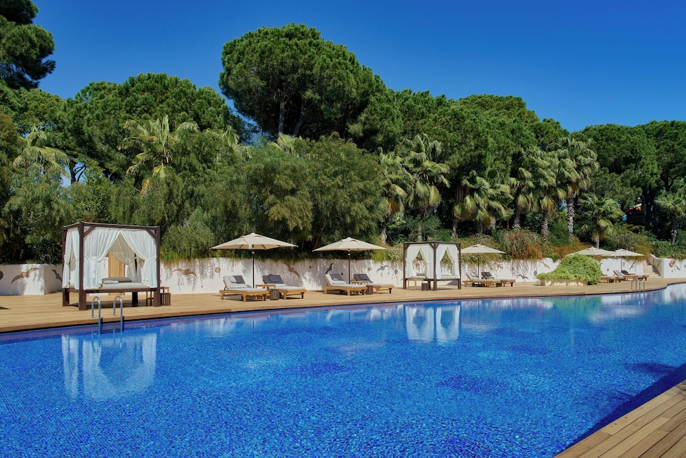 Terrace Lagoon Family Suite
