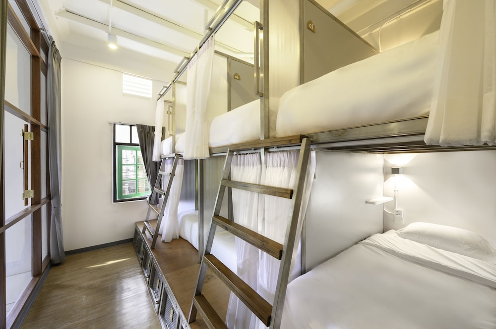 8-Bed Mixed Dormitory Room photo 1