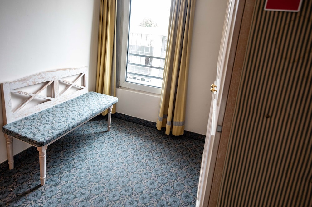 Standard Double or Twin Room - Photo 4
