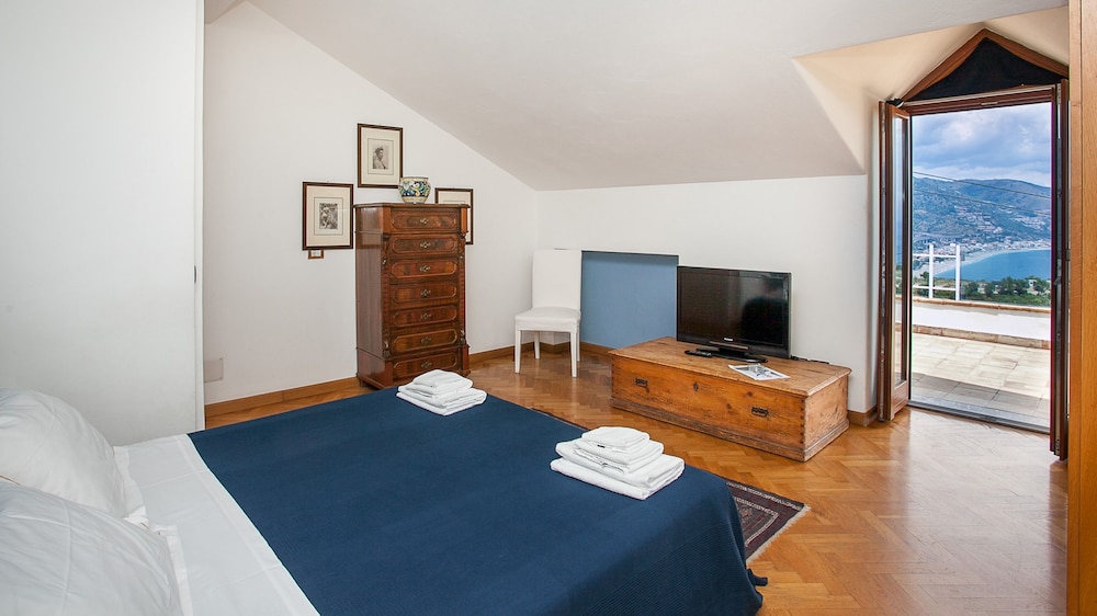Panoramic Double Room, 1 Double Bed, Terrace, Sea View (Private Entrance) photo 1
