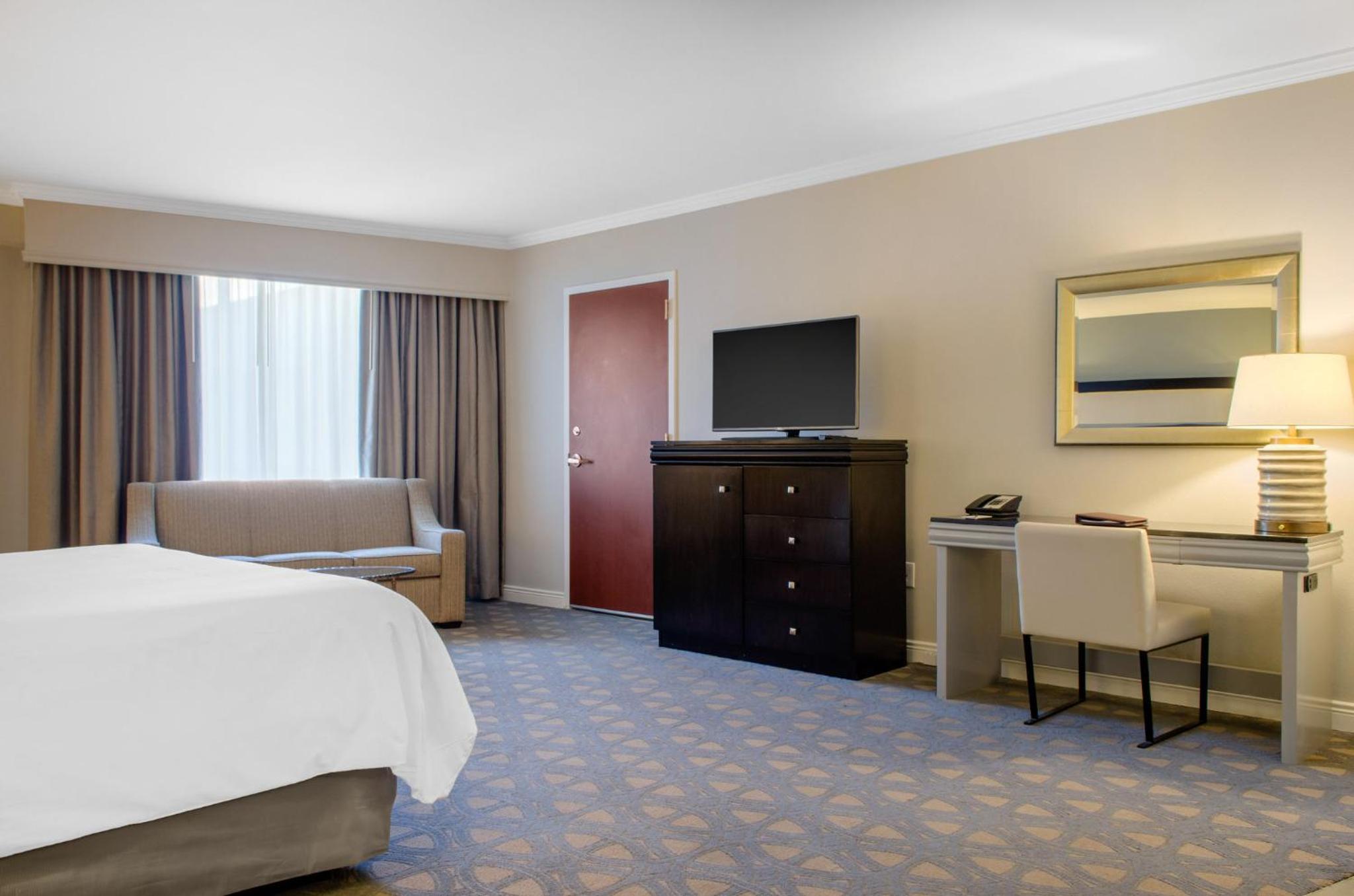 Premier Room - 1 King Bed - Photo 7