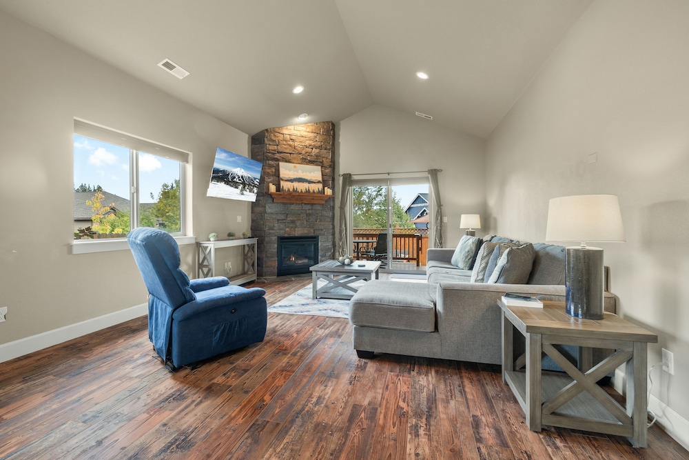House, Multiple Beds, Fireplace, Garden View (The Haley House) photo 1