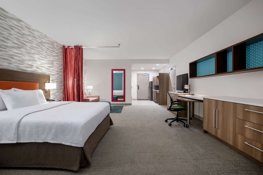 Studio, 1 King Bed, Accessible, Bathtub (Mobility) photo 3
