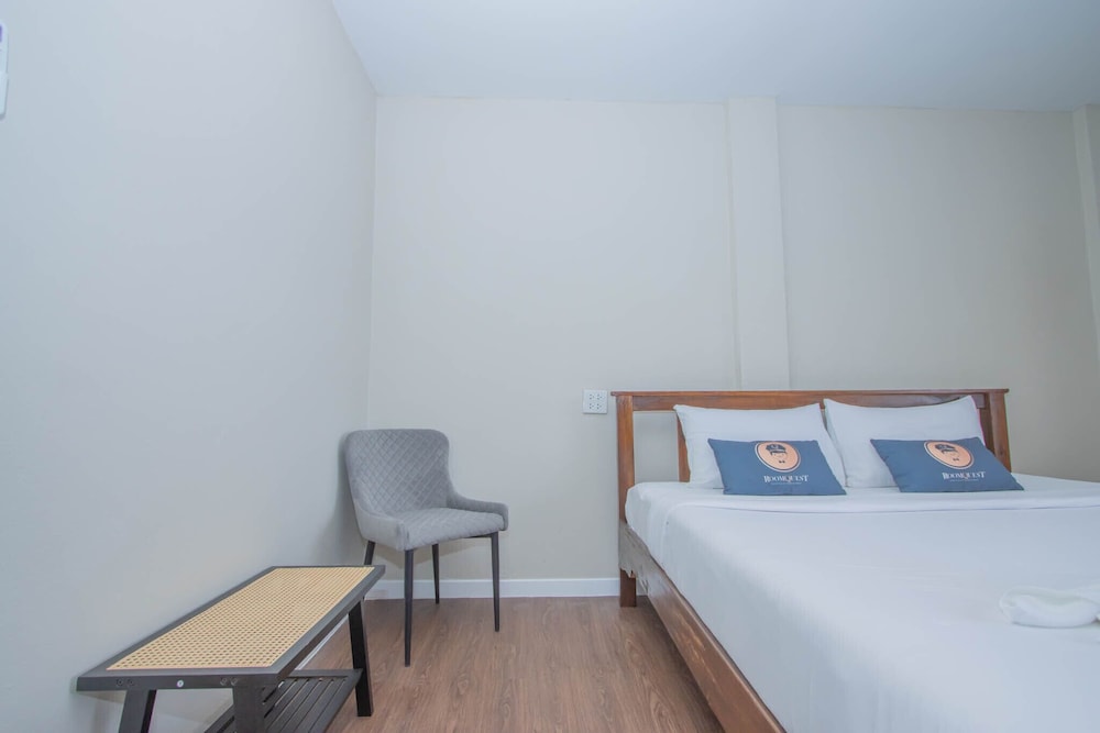 Deluxe Room, 1 Bedroom, Pool View - Photo 7