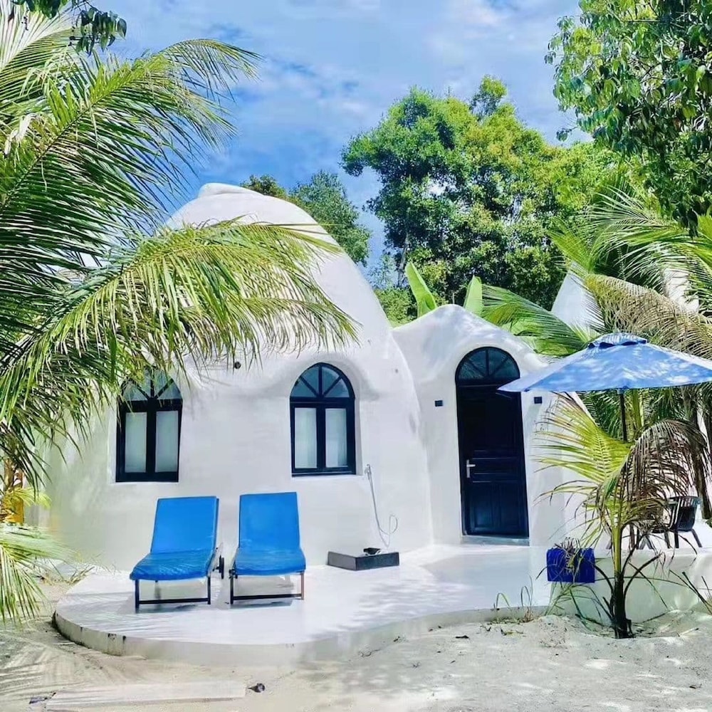 Room, 1 King Bed, Beach View