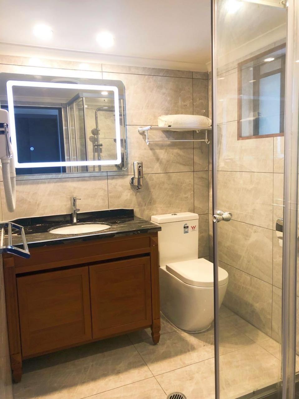 Twin Room With Bath photo 2
