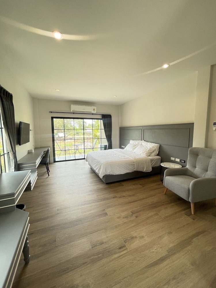 Superior Double or Twin Room photo 3