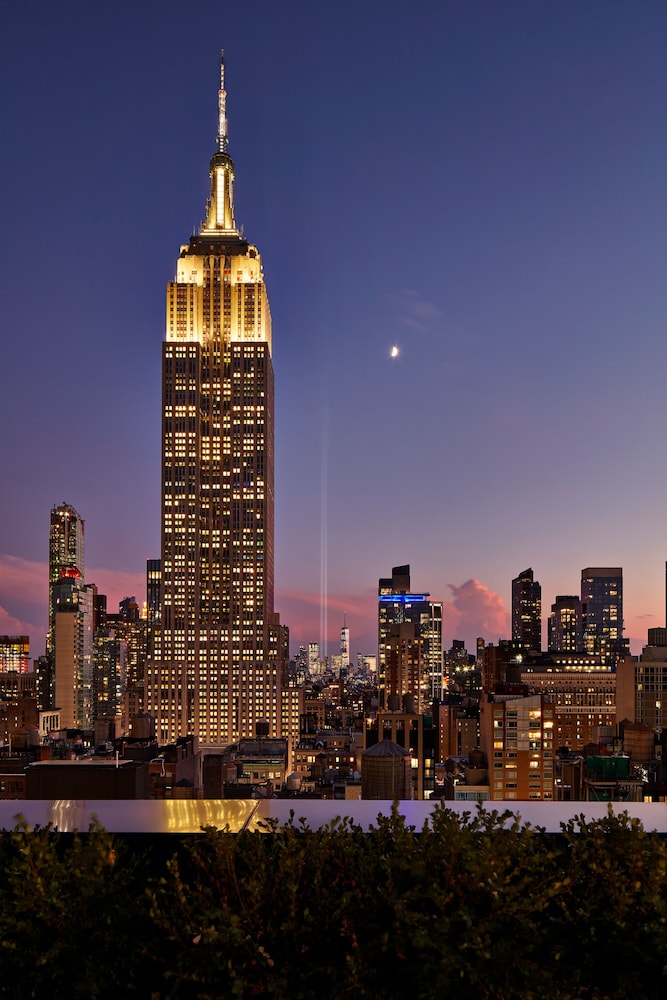Room, 1 Queen Bed (Empire State View)