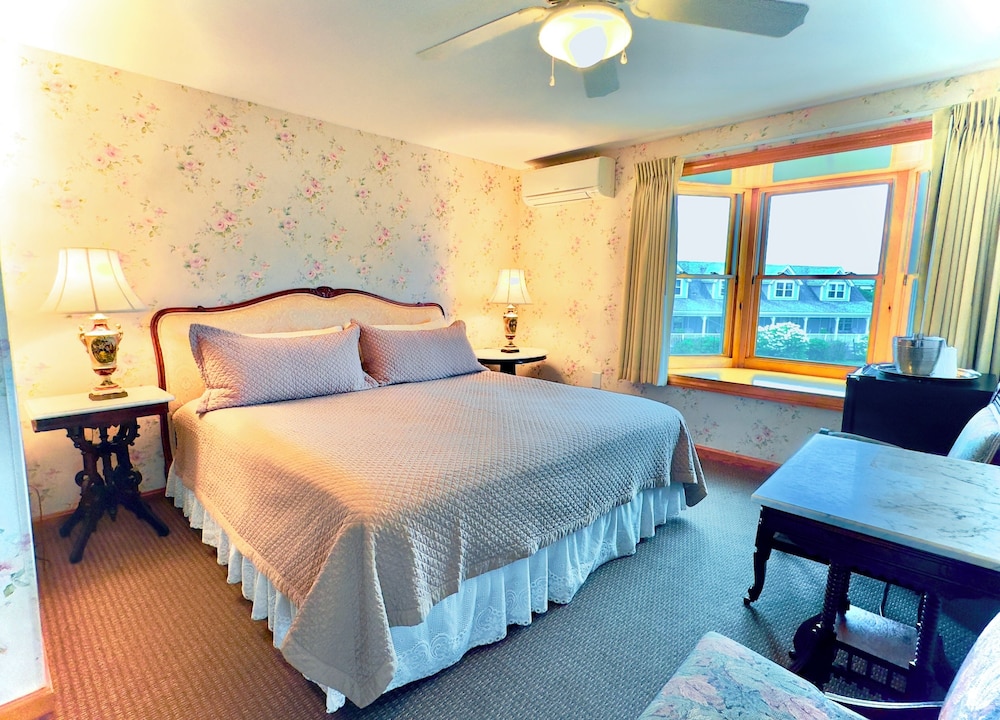 Room, 1 King Bed, Non Smoking, Garden View