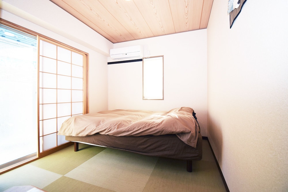 Room 303 photo 1