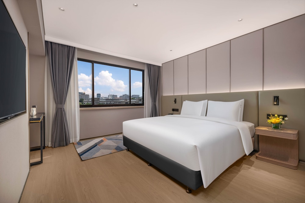 Suite, 1 Bedroom (Minifridge) thumbnail 6