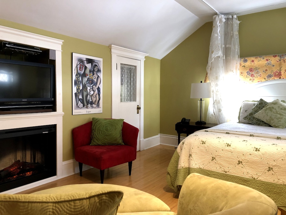 Bakeapple Suite