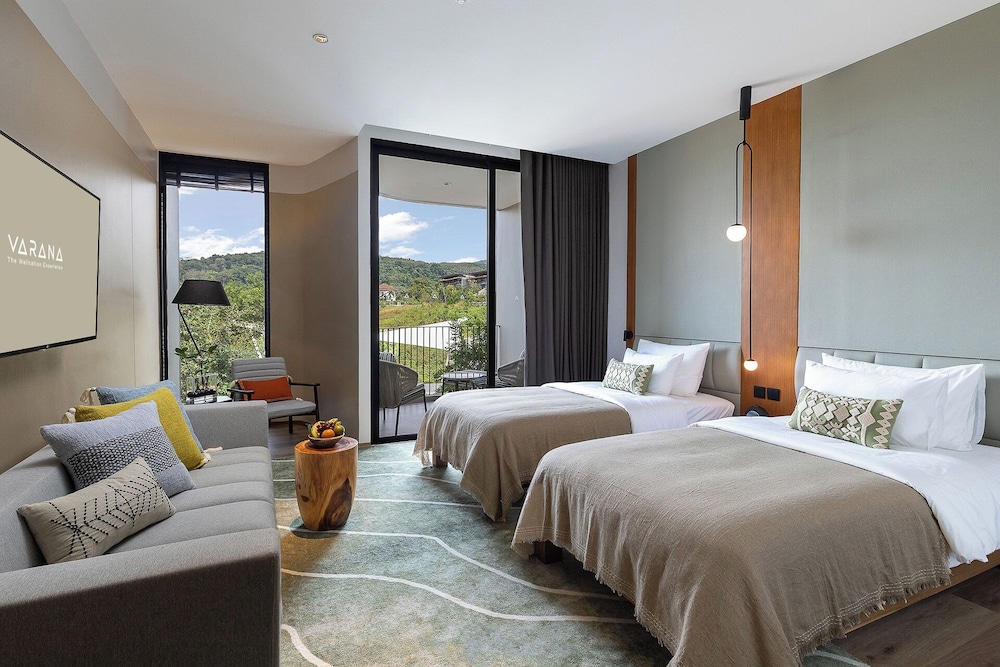 Luxe Mountain View Twin with NAAM Wellness (hydrotherapy)