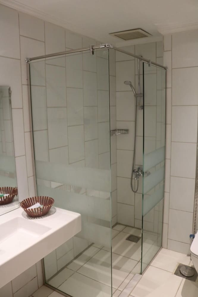Suite, 2 Bedrooms - Photo 15