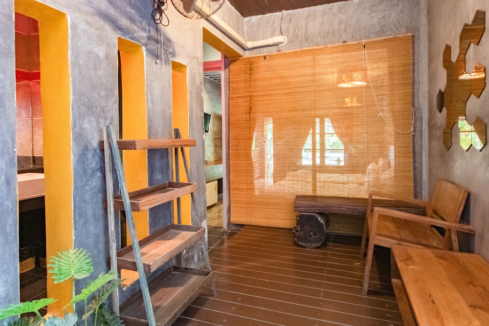 Deluxe Room, 1 King Bed - Photo 4