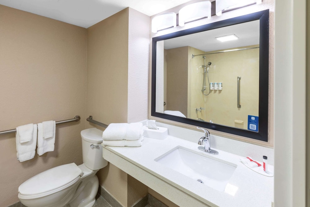 Room, 1 King Bed, Accessible, Non Smoking (Mobility/Hearing Impaired) - Photo 6