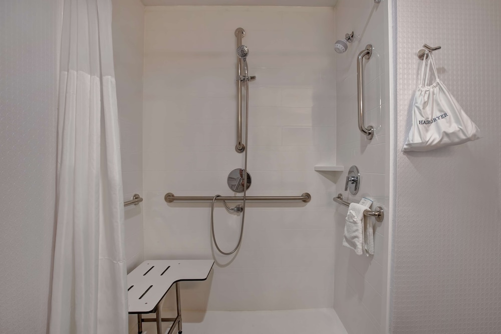 Room, Accessible, Non Smoking - Photo 5