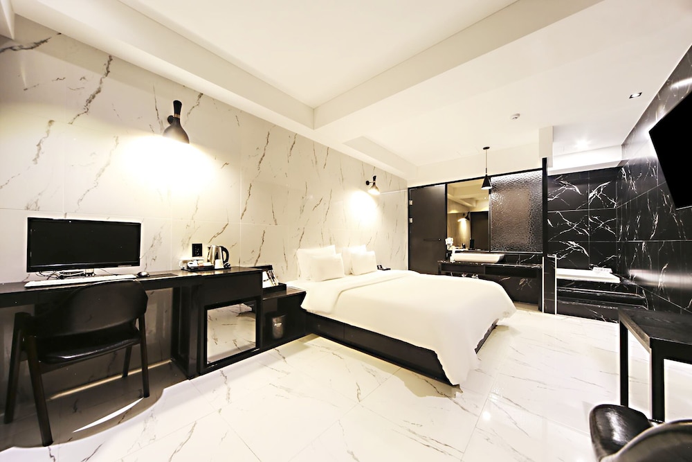 Deluxe Room (No Breakfast on Mondays) photo 3