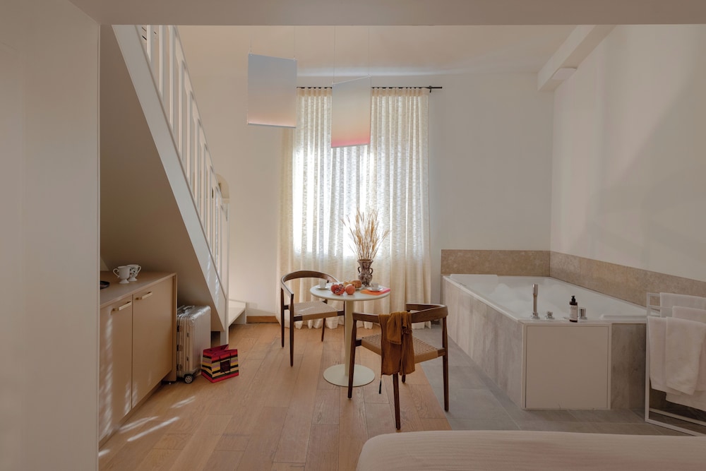 Suite Executive Confidence, 17 rue Auguste Comte, 69002 Lyon photo 1