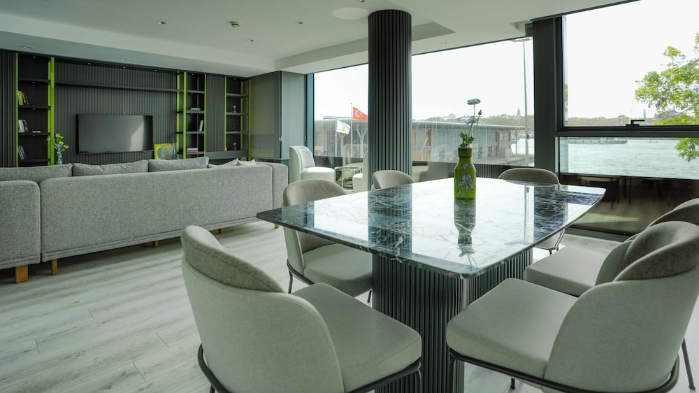 Gallery Condo, Sea View photo 1