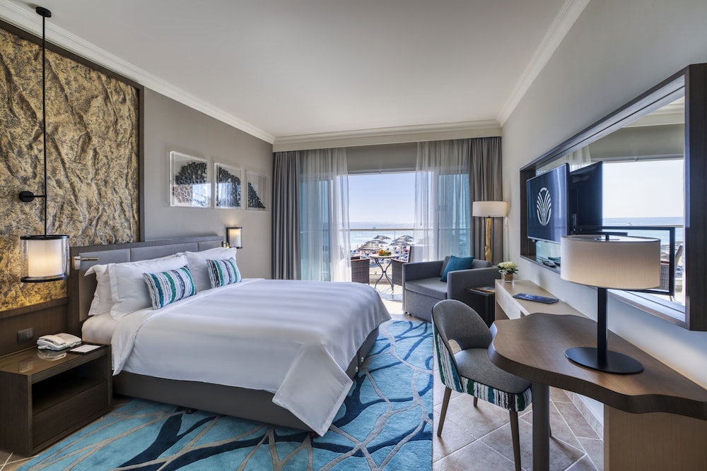Room, 1 King Bed, Balcony, Oceanfront photo 1