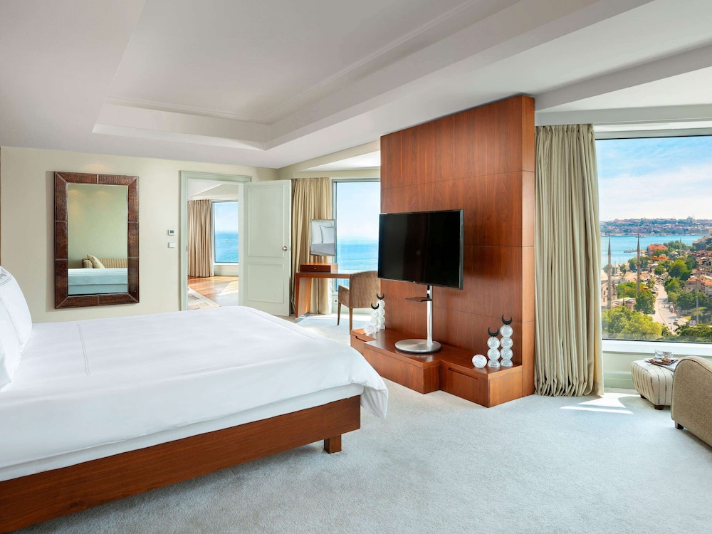 Suite, Multiple Beds with executive lounge access