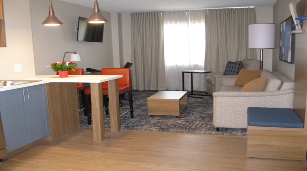 Suite - Photo 3