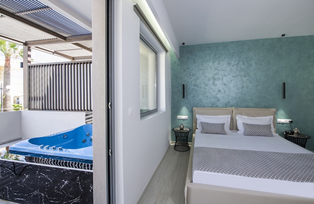 Deluxe Suite, Non Smoking, City View
