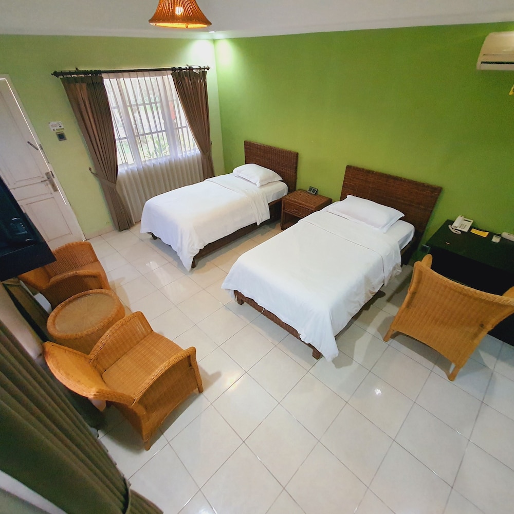 Deluxe Twin Room - Photo 13