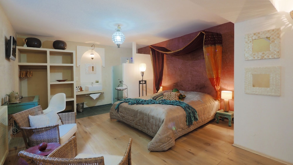 Comfort Room, 1 King Bed (Imagination)