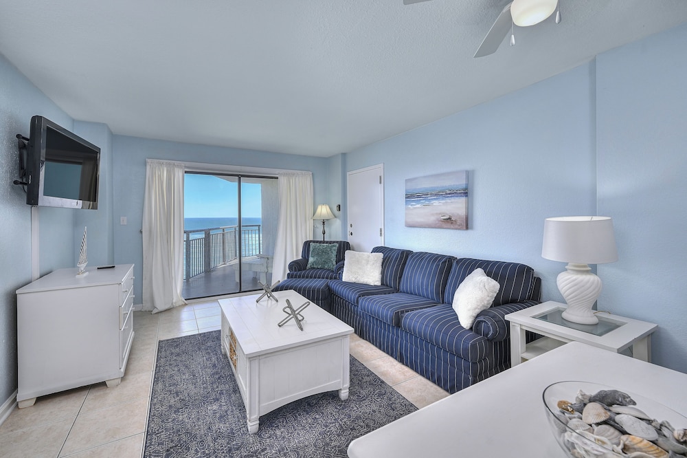 Condo, 2 Bedrooms, Balcony, Oceanfront (1002A)
