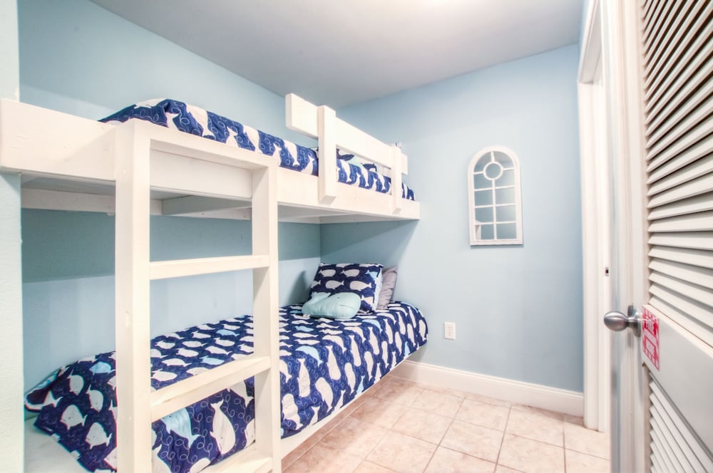 Condo, 1 Bedroom, Balcony, Lake View (1135)