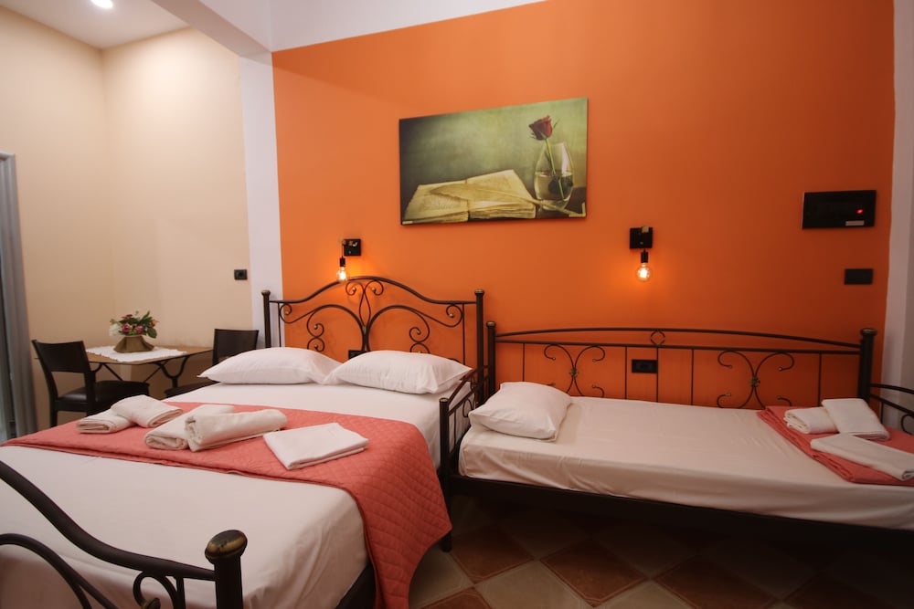 Superior Studio Suite, 1 Queen Bed with Sofa bed, Garden View photo 2