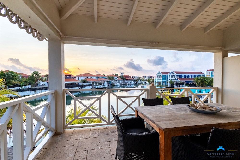 Deluxe Loft, 1 Queen Bed, Marina View photo 1