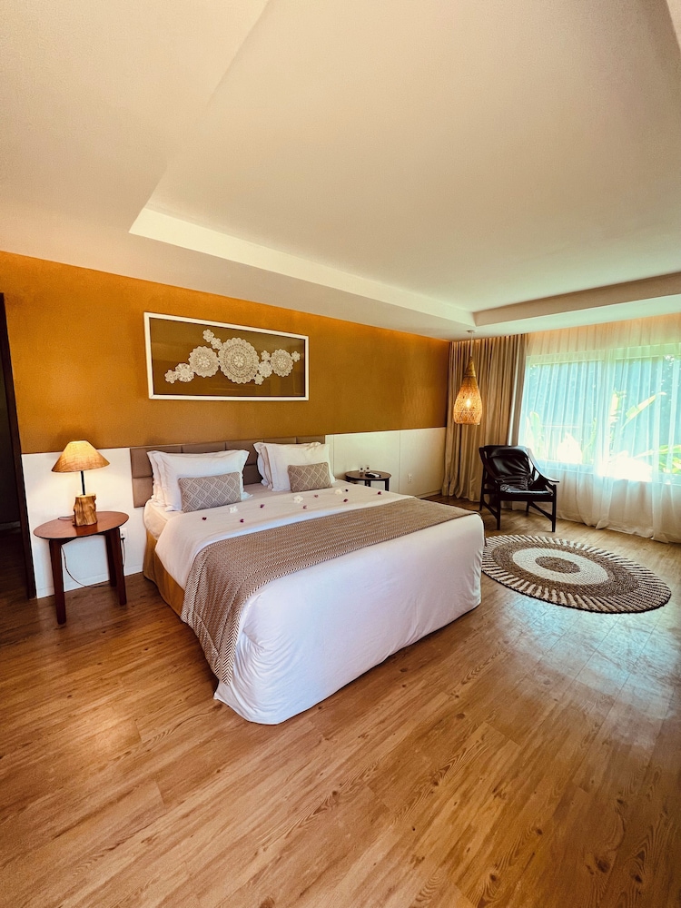 Villa Eko Master