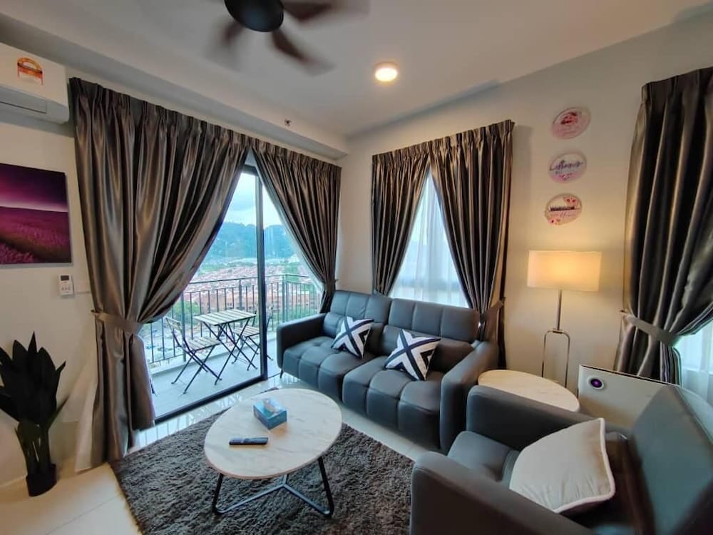 Deluxe Suite, 3 Bedrooms, Balcony, City View