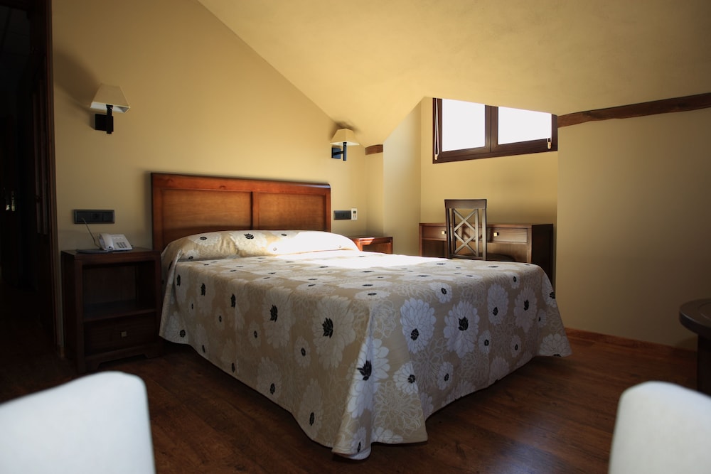 Double or Twin Room - Photo 13