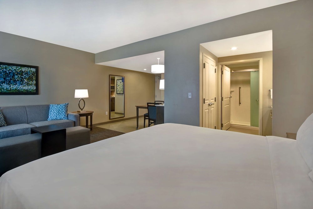 Homewood Suites by Hilton Orlando at FLAMINGO CROSSINGS Town Center - Photo 53