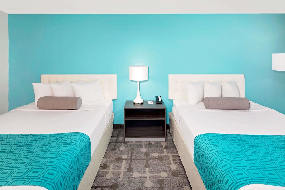Room, 2 Queen Beds, Non Smoking - Photo 3
