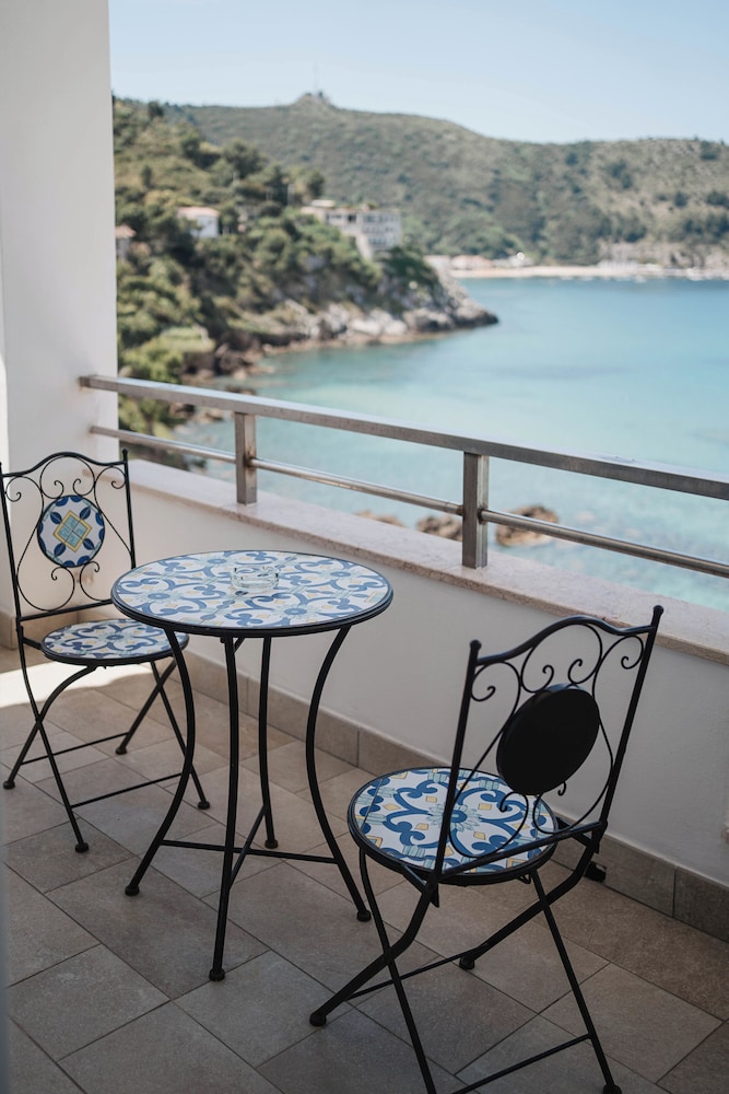 Junior Double or Twin Room, Sea View photo 3