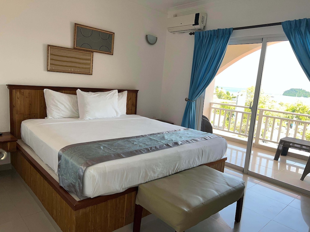 Deluxe Room, Balcony, Bay View photo 1