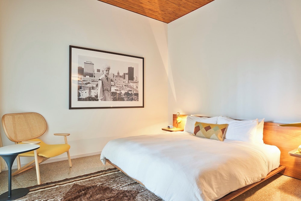 Suite, 1 King Bed, Accessible, Patio
