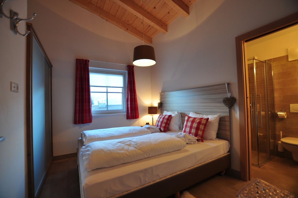 Luxury Apartment, 3 Bedrooms, Balcony, Mountain View (Incl. 215 Eur Cleaning Fee) photo 2