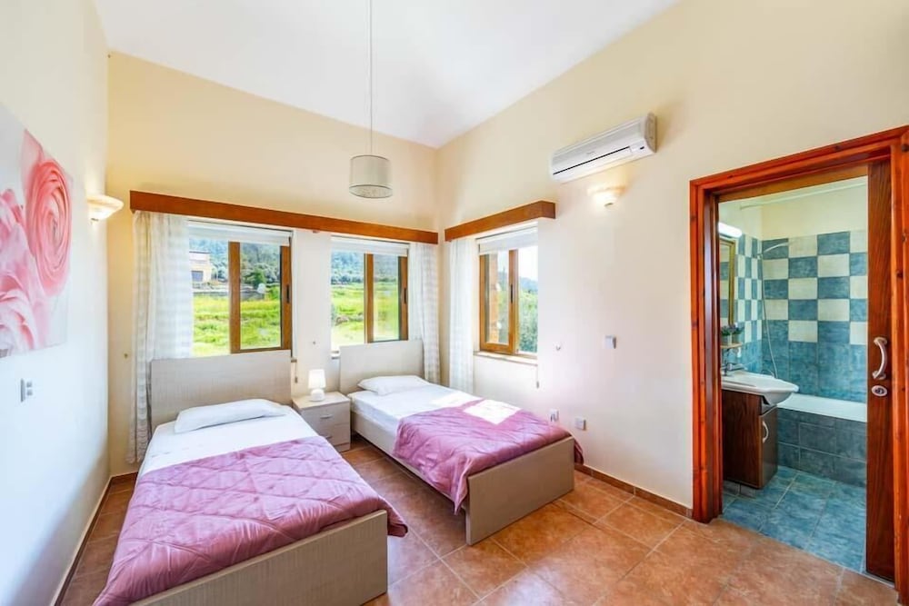Villa, 4 Bedrooms photo 3
