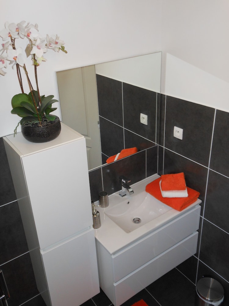 Apartment (ORANGEADE) photo 3